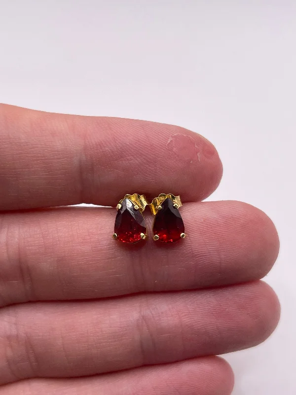 Simple gold earrings for minimalist style -9ct gold garnet earrings