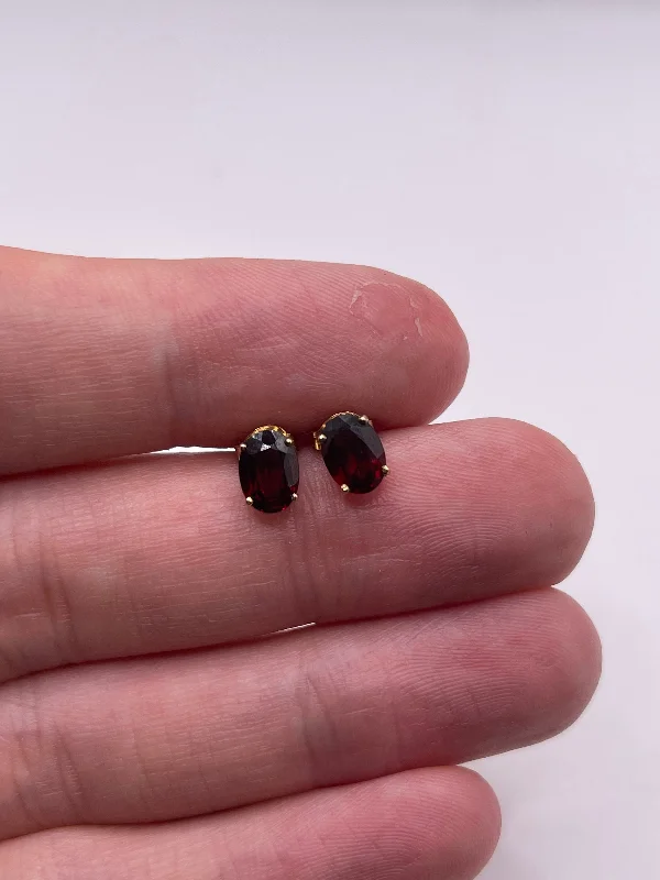 Fashionable silver stud earrings for versatile style -9ct gold garnet earrings